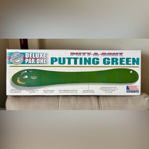 Putt-A-Bout Putting Green - Like New Indoor Outdoor Golf Practice Green